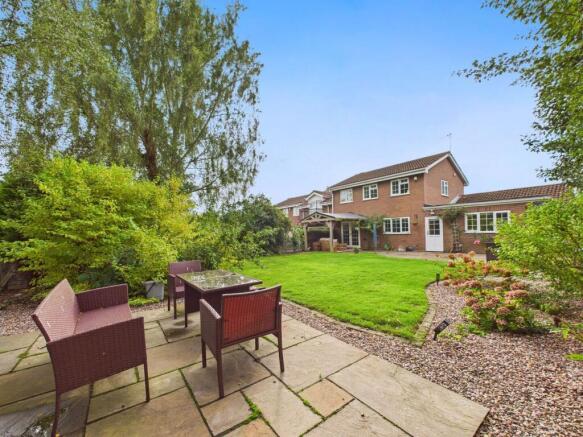 36 Fair Oak, Newport photo 3