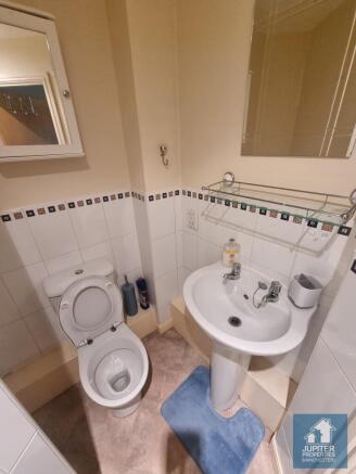 2 bed Flat to rent Image 11