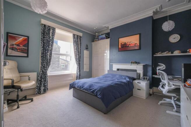 5 bed Terraced for sale Image 9