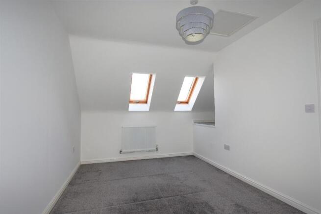 3 bed Terraced to rent Image 4