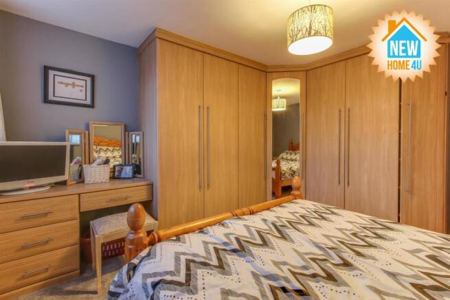 MAIN BEDROOM: