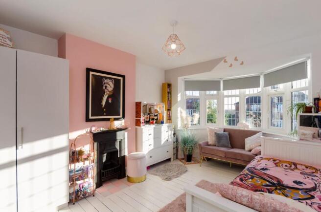 4 bed Semi-Detached to rent Image 9
