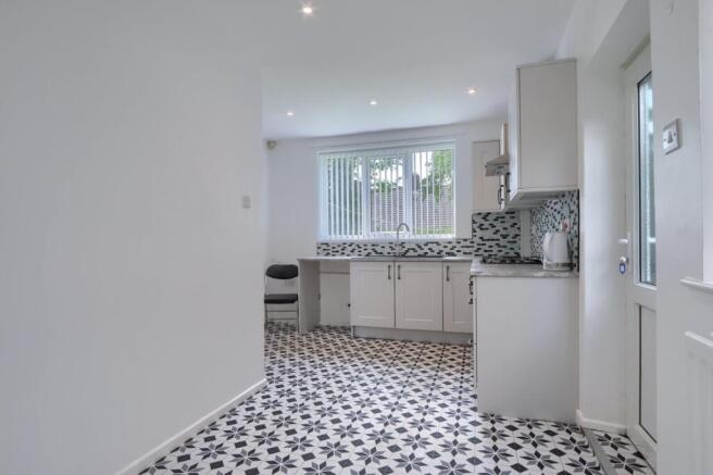 2 bed Semi-Detached for sale Image 5