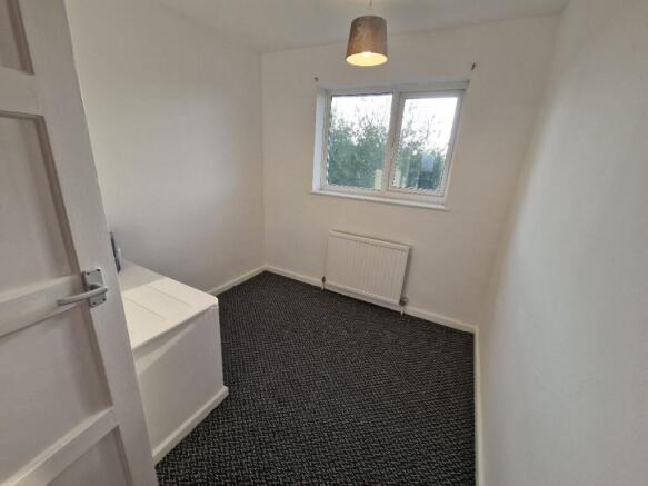 3 bed Flat to rent Image 11