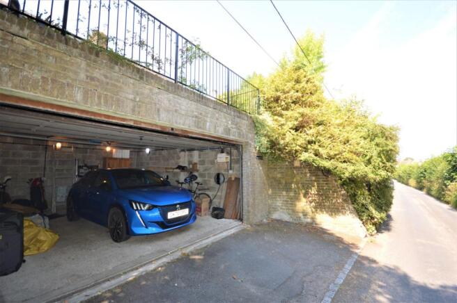 DOUBLE GARAGE