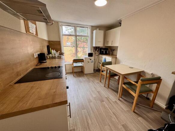 1 bed House Share to rent Image 5