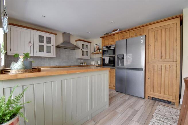 4 bed Detached for sale Image 5