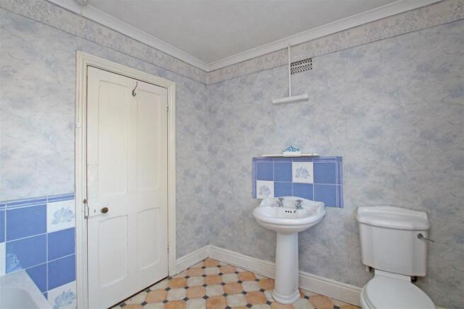 15WR - Bathroom 2.jpg