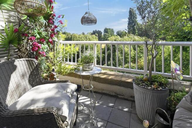 2 bed Apartment for sale Image 10