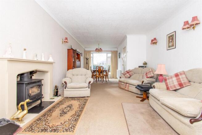 4 bed Detached Bungalow for sale Image 4