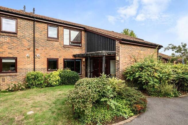 2-bed house on Day Court, Elmbridge Village, Cranleigh, GU6, £190,000