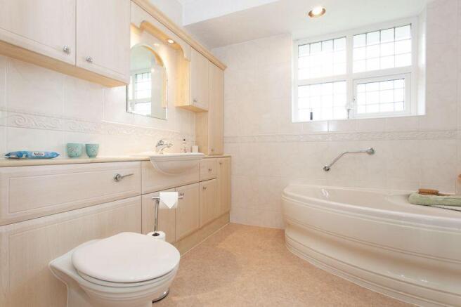 Family bathroo...
