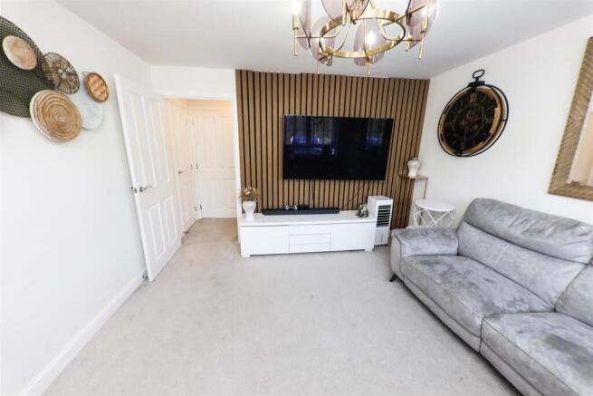3 bed Semi-Detached for sale Image 5