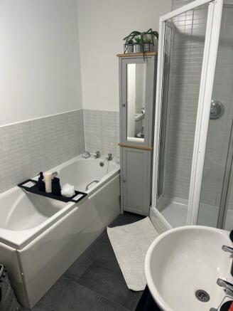 2 bed Apartment to rent Image 4