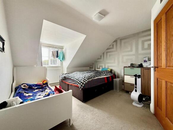 4 bed Detached for sale Image 11