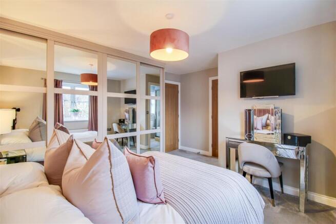 4 bed Detached for sale Image 11