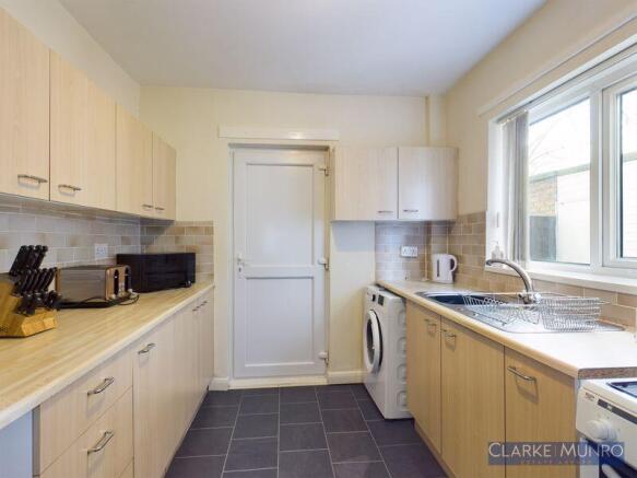 2 bed Semi-Detached to rent Image 4