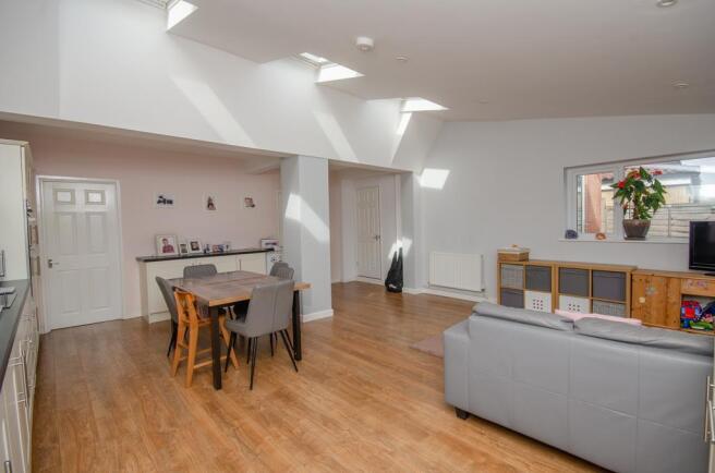 Kitchen 4.jpg