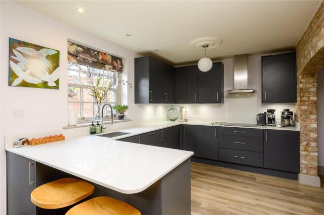 3 bed House for sale Image 4
