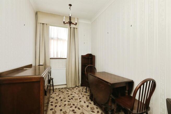 2 bed Ground Flat for sale Image 8