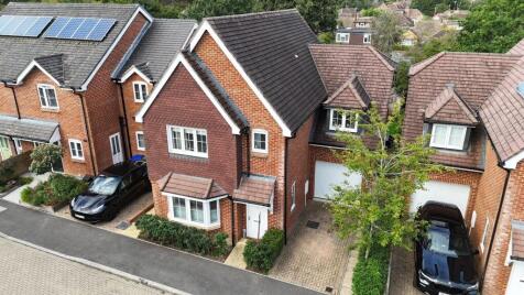 Daux Avenue, Billingshurst, RH14