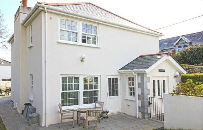 FRONT OF HOUSE