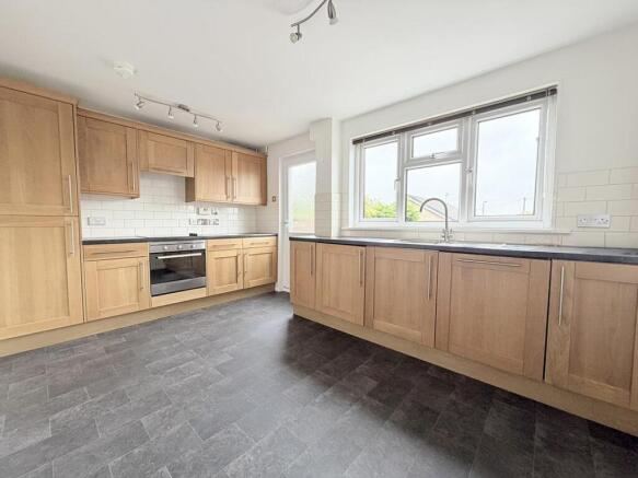 2 bed End of Terrace to rent Image 4