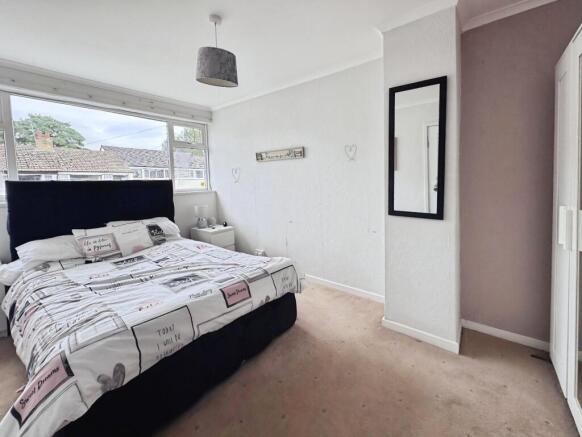 3 bed Town House for sale Image 7