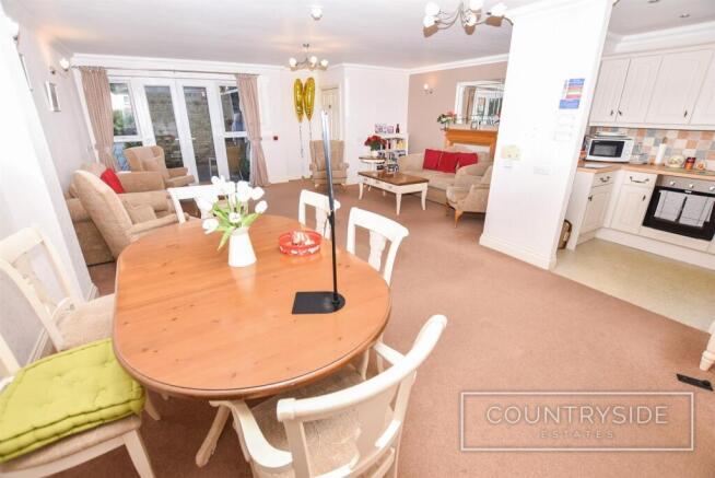 Communal Lounge/Kitchen