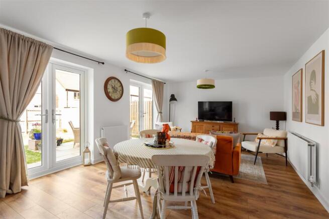 5 bed Detached for sale Image 4