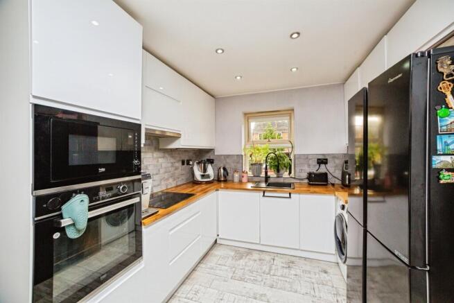 3 bed Semi-Detached for sale Image 4