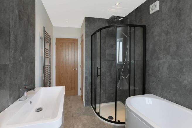 4 bed Detached for sale Image 8
