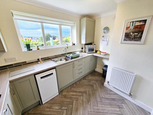 2 bed Flat for sale Image 7