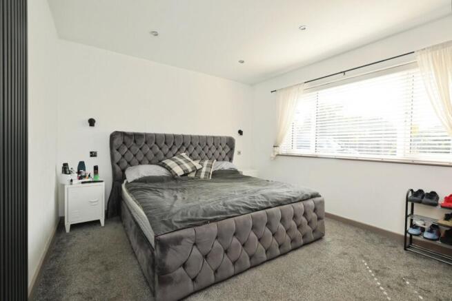 4 bed Bungalow for sale Image 10