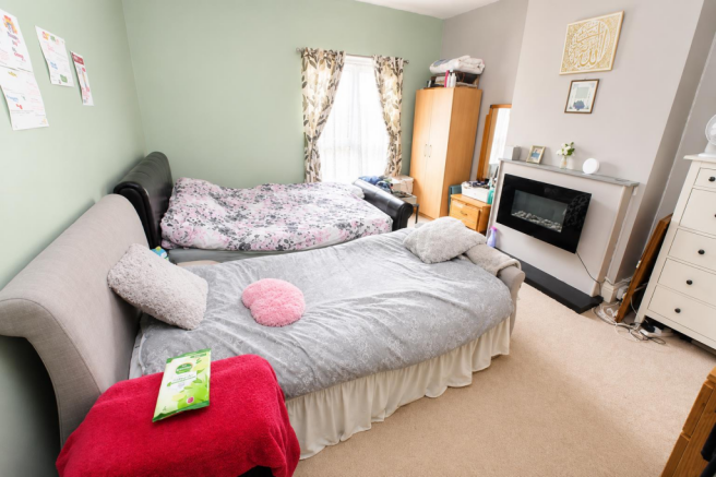 5 bed Terraced for sale Image 9
