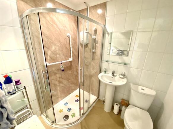 2 Maple Avenue Shower Room Di .jpeg