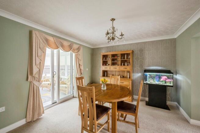 4 bed Detached for sale Image 7