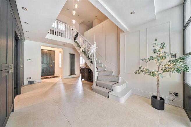 6 bed Detached for sale Image 5