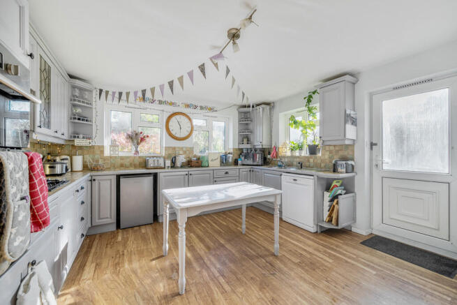 1370164-15-68fb50...