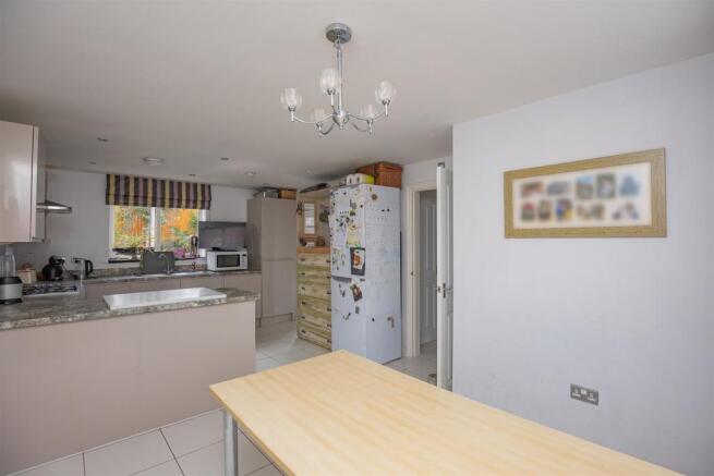 11 Banks Road-31 BLURRED FACES KITCHEN copy.jpg