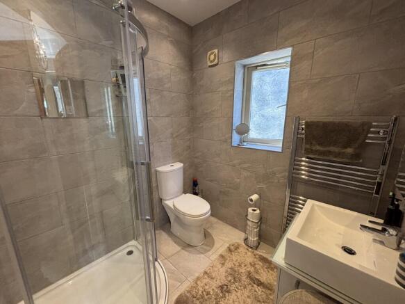 4 bed Detached for sale Image 11