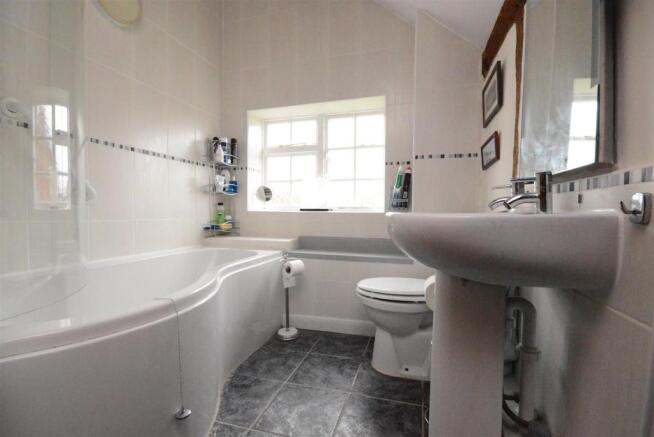 09 Bath.JPG