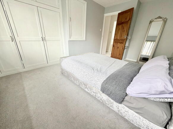 2 bed Town House for sale Image 11