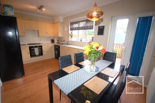 Kitchen/Dining Area