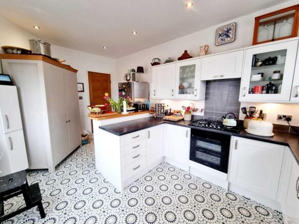 2 bed Flat for sale Image 9