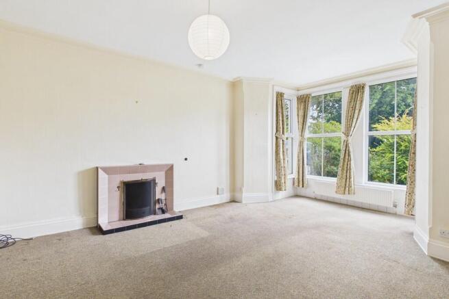 5 bed Semi-Detached for sale Image 4