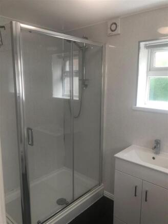4 bed House Share to rent Image 6