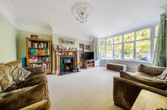 1361268-28-68e3b5...