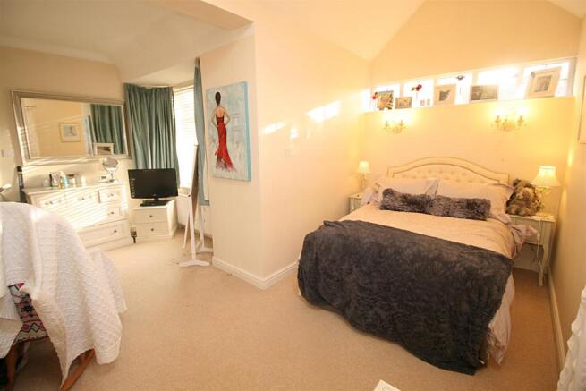 bedroom1.JPG