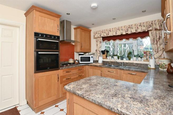 Kitchen towards window.jpg